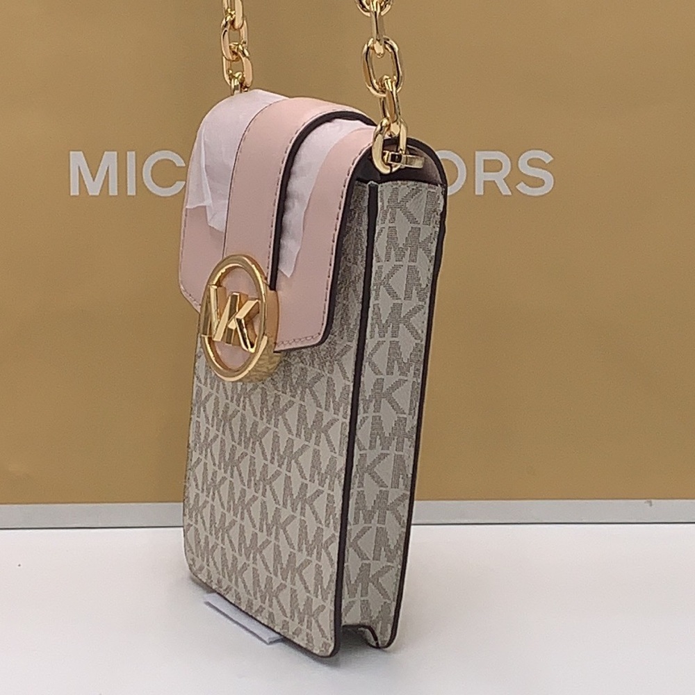 Michael Kors Carmen Small Logo
Smartphone Crossbody VANILLA/ Pink signature - Picture 5 of 15